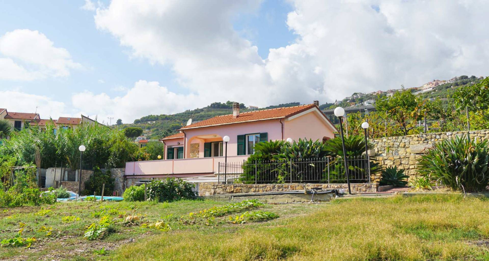 Villa with private garden for sale in Cipressa