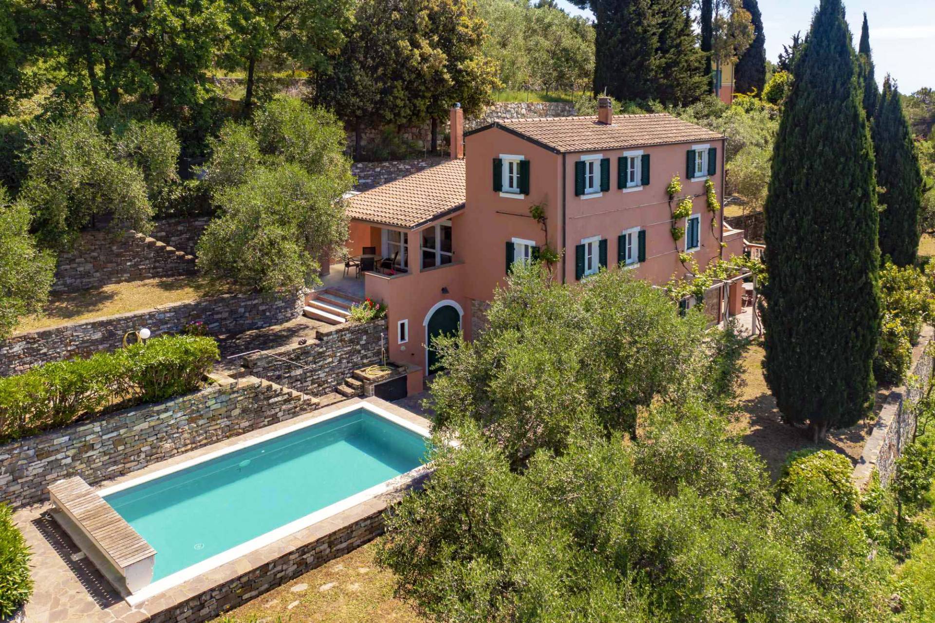 Charming villa with pool and sea view for sale in Imperia