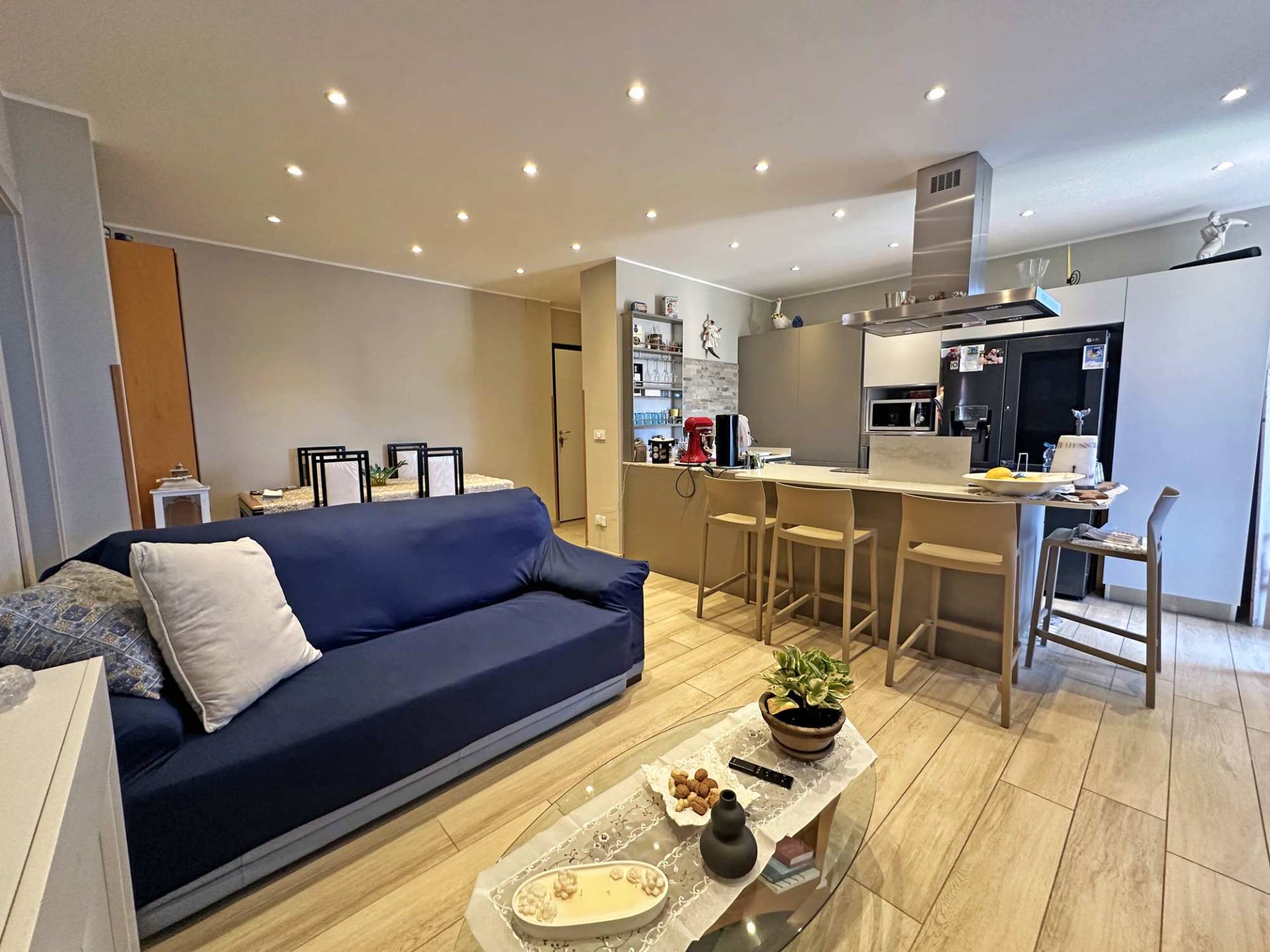 Bordighera two bedroom apartment for sale with sea view, a stone’s throw from the beach