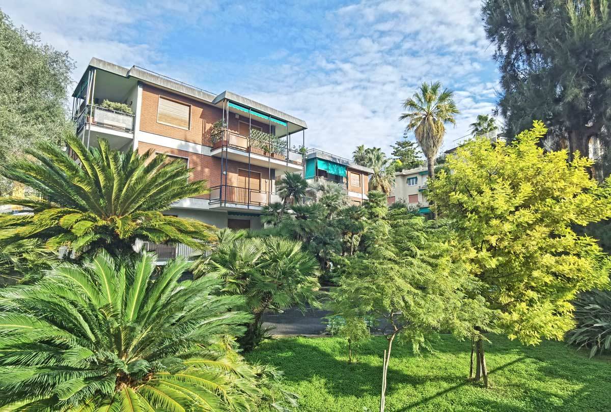 Bordighera, one bedroom apartment for sale in central location with balcony and lift