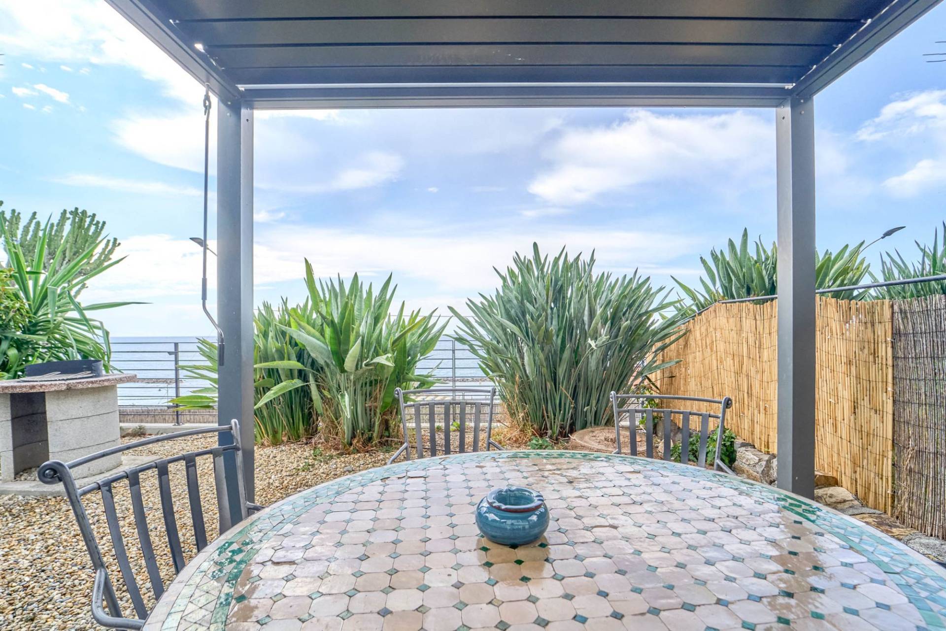 Apartment with garden and sea view in Santo Stefano al Mare