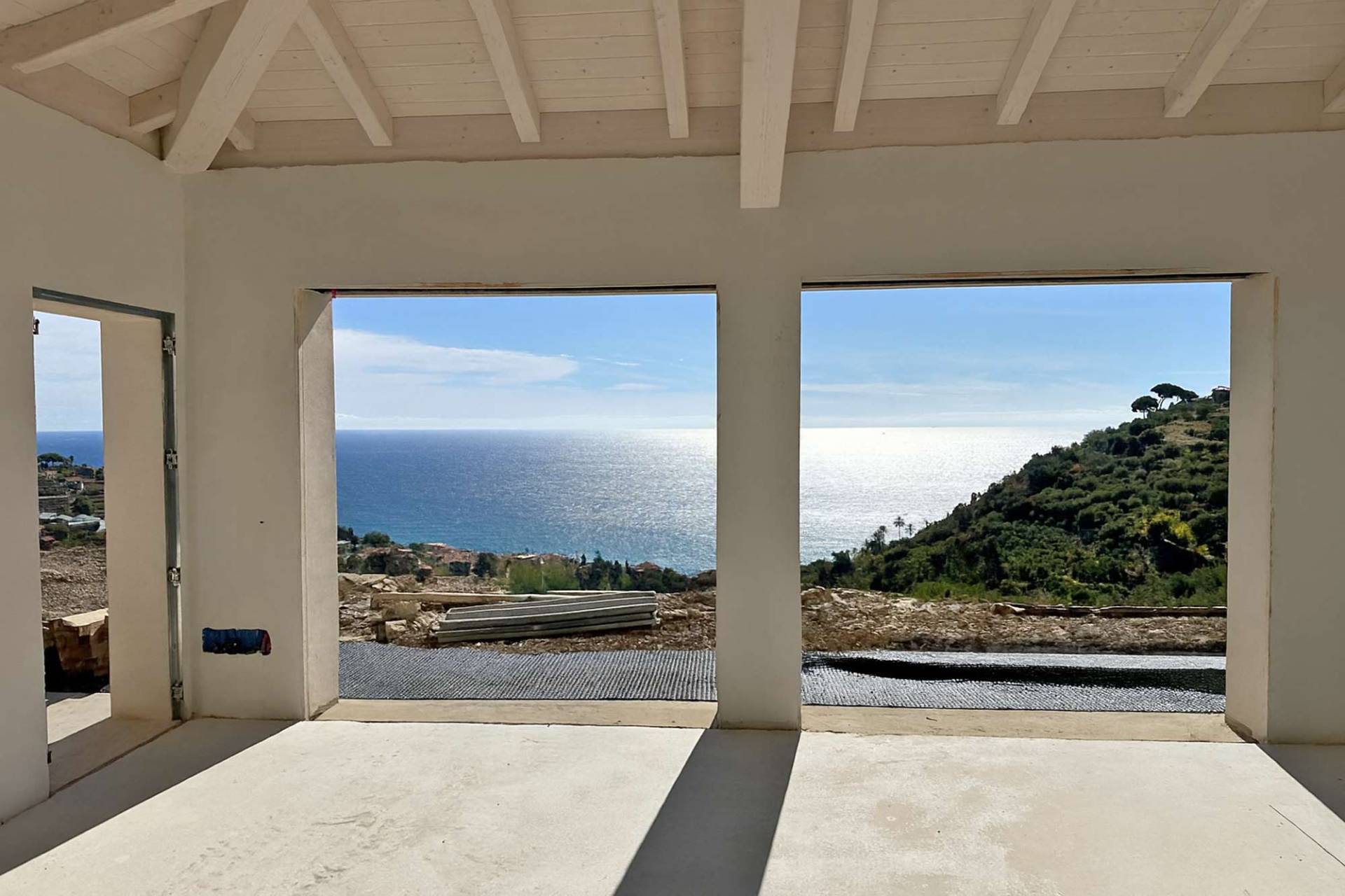 Elegant new villa for sale in Bordighera in a panoramic location, just few minutes from the sea