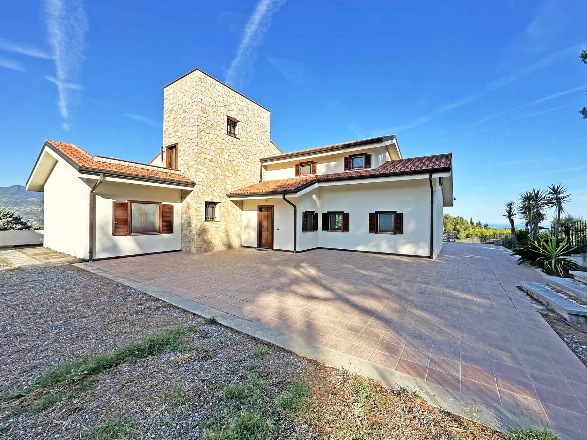 San Giacomo, Camporosso, Villa in a superb panoramic position with stunning sea views