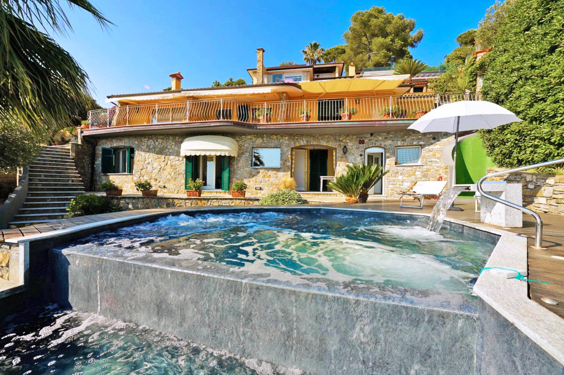 Andora Villa for sale with a garden, a Jacuzzi, and a breathtaking view of the sea Andora Villa for sale with a garden, a Jacuzzi, and a breathtaking view of the sea