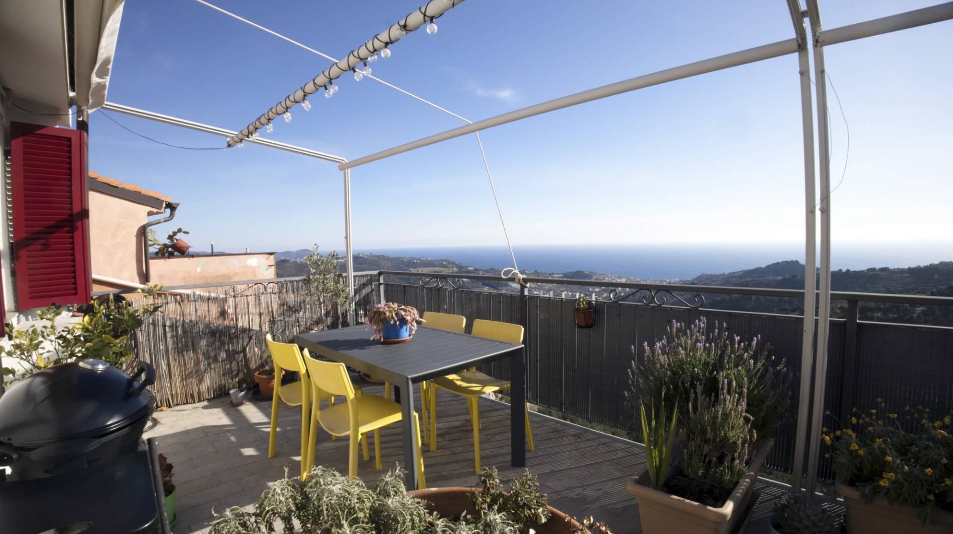 Charming town house with tower, terrace and spectacular sea view for sale in Lingueglietta, Cipressa