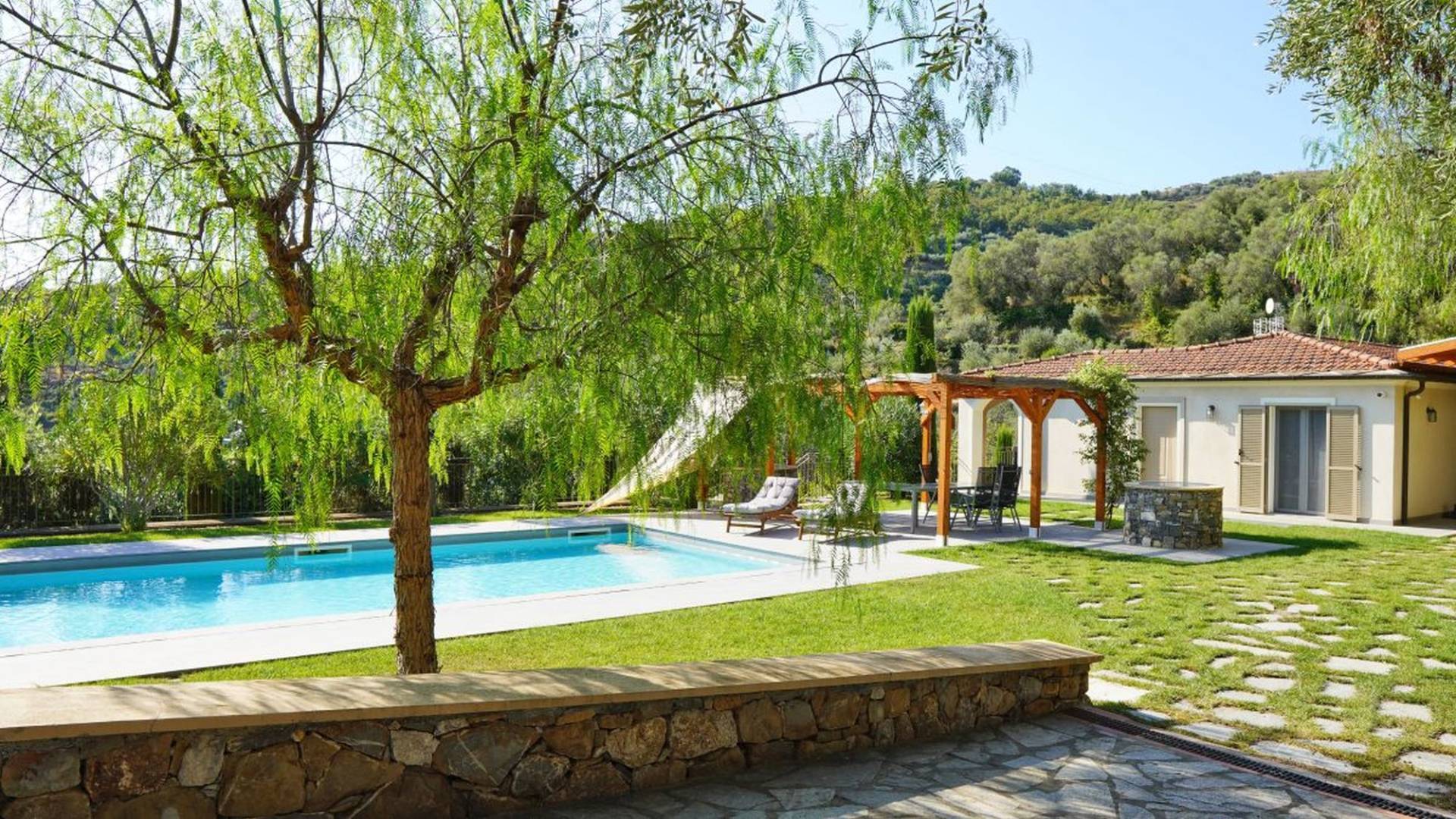 Imperia, villa for sale with a stunning pool and luxurious garden