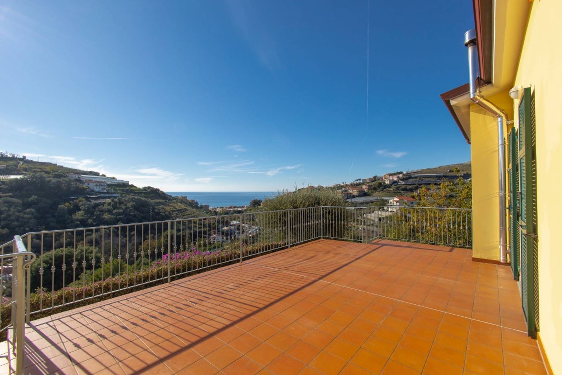 Villa for sale in Santo Stefano al mare with beautiful sea view