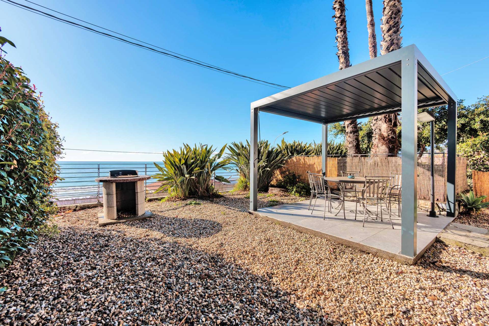 Apartment with garden and sea view in Santo Stefano al Mare