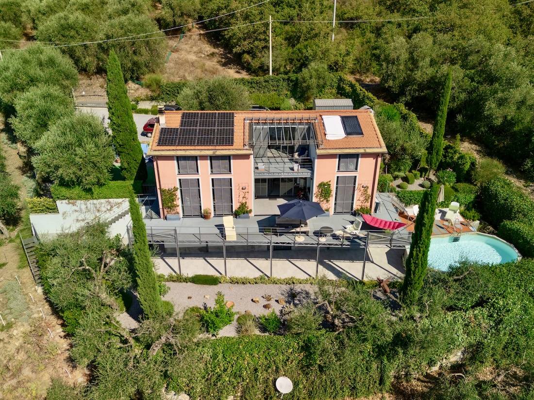 Modern villa for sale in Diano San Pietro with stunning sea view