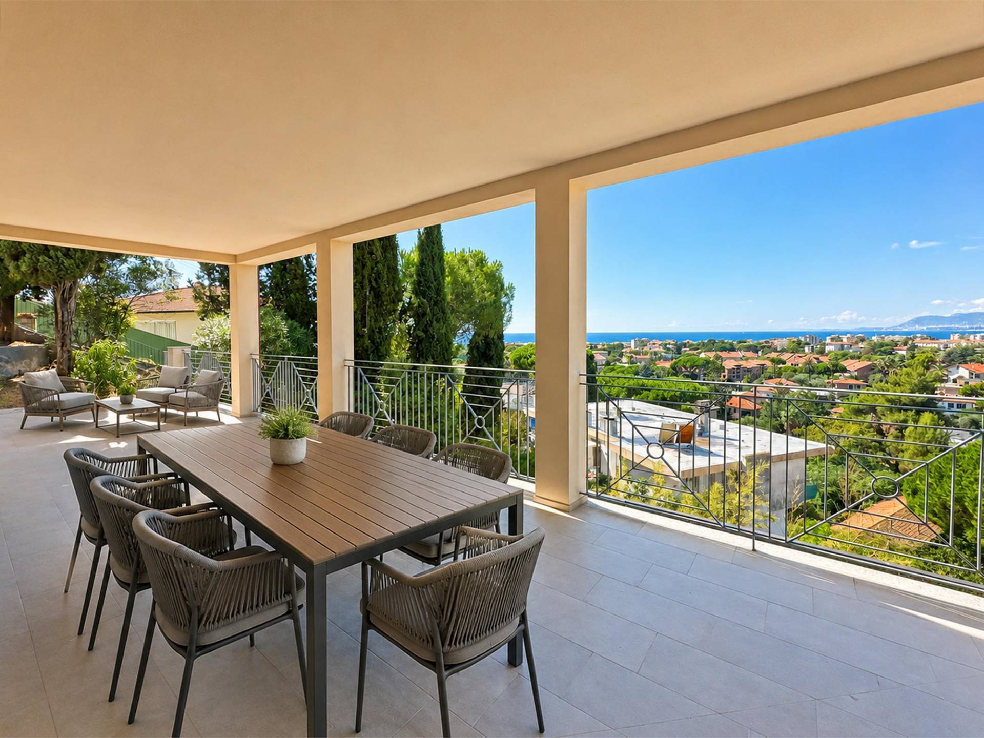 Panoramic 3 bedroom apartment for sale in Bordighera, located in a recently restored villa
