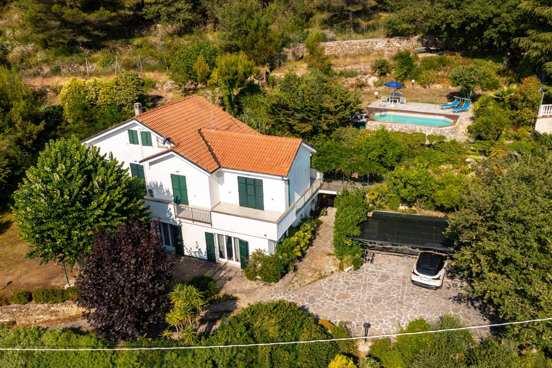 Sea view villa with swimming pool for sale in Imperia, Liguria