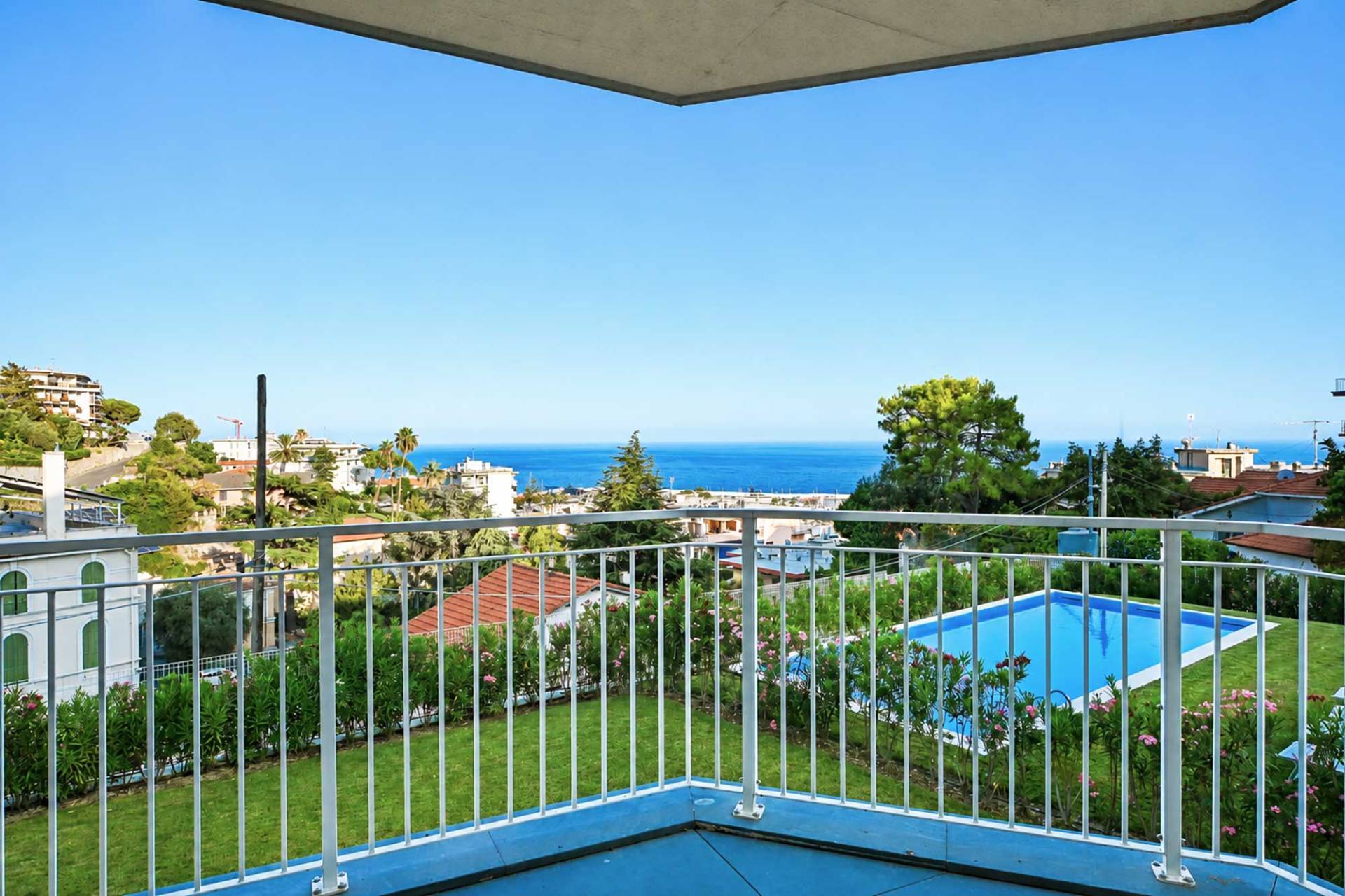 Fabulous two bedroom apartment for sale in San Remo with a terrace overlooking the sea, a private garden, and a double garage, located within a newly built villa with a swimming pool