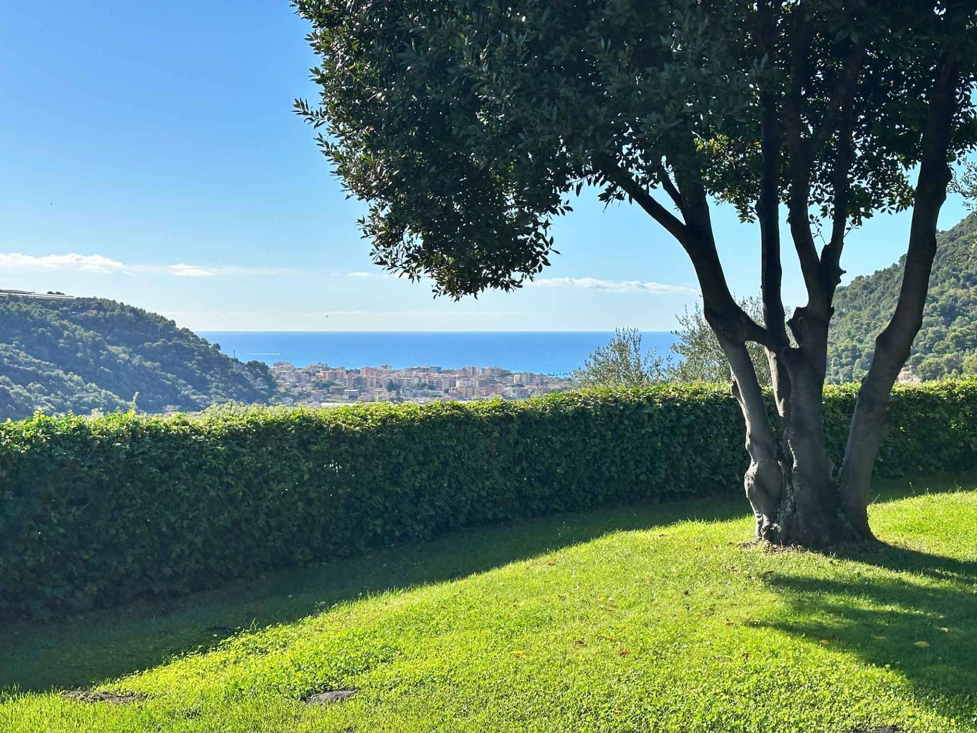 Attractive villa for sale in Camporroso, West Liguria, Italy