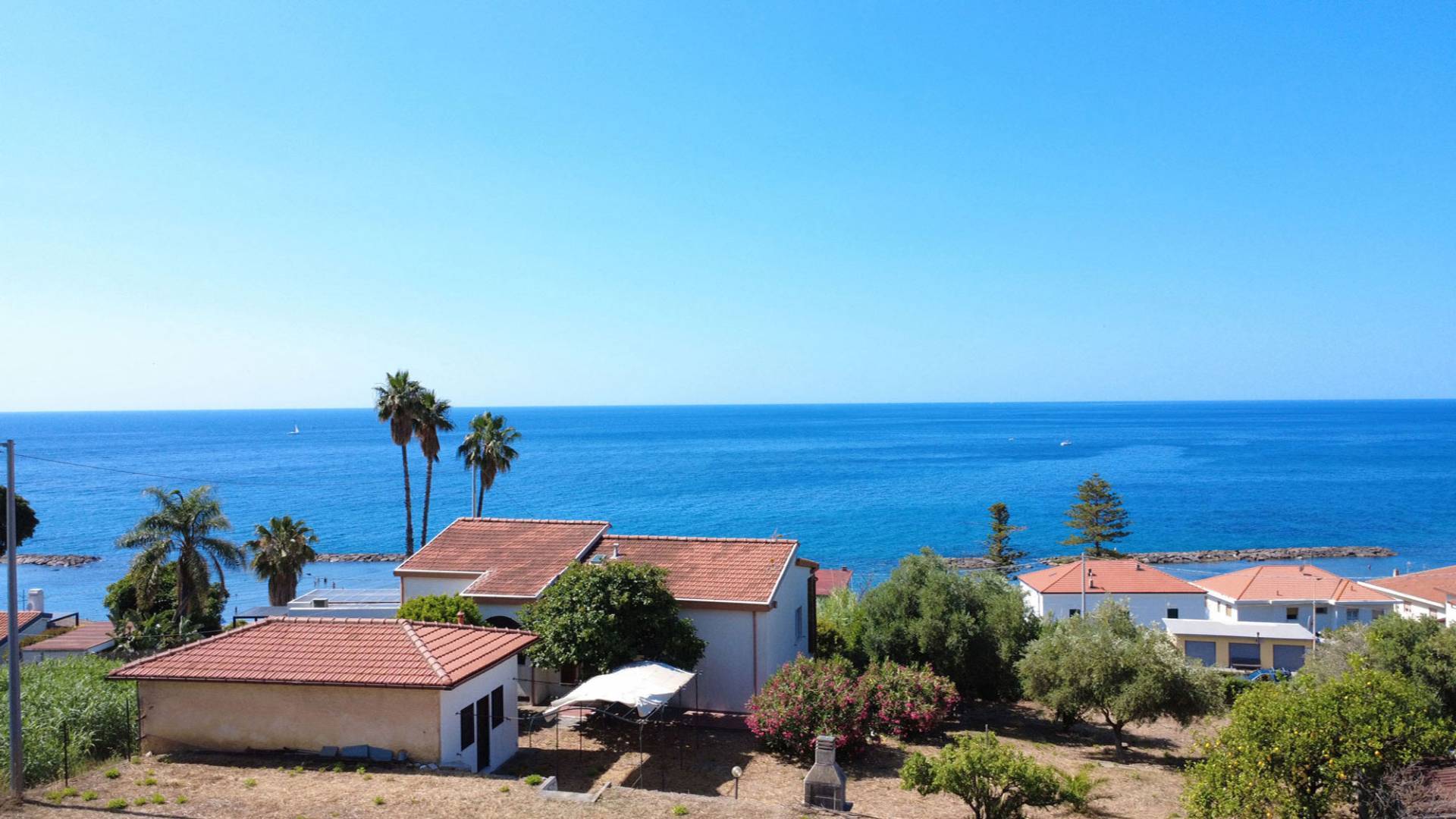 Villa for sale in Santo Stefano al Mare with spectacular sea view, walking distance to beaches and amenities