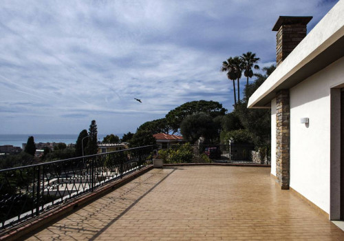 Villa for sale in Bordighera