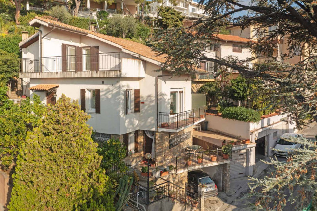 Villa in vendita a Vallecrosia (IM)
