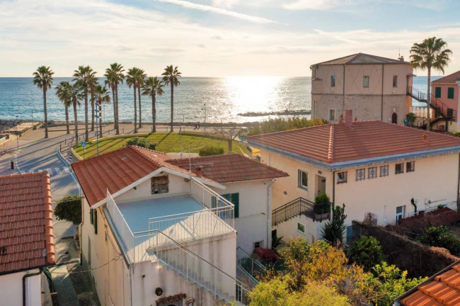 Villa in vendita a Santo Stefano Al Mare (IM)