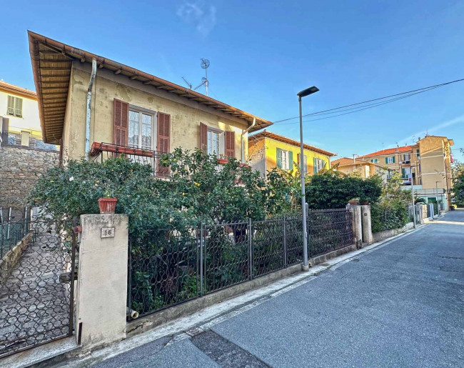 Villa for sale in Bordighera