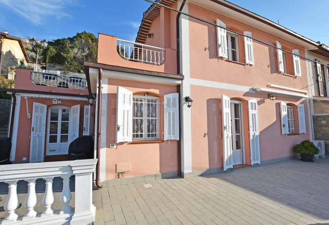 Porzione di casa in vendita a Sanremo (IM)