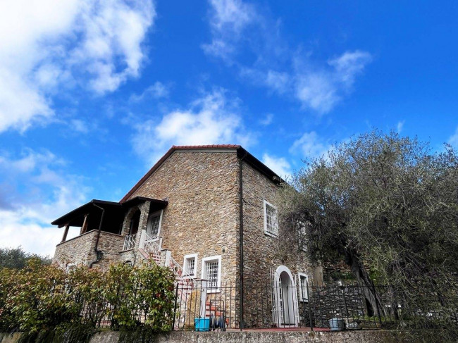 Villen/Häuser zum kaufen in Alassio