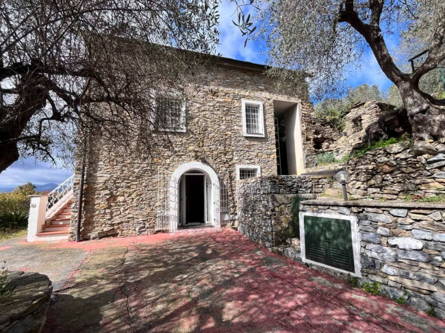 Villen/Häuser zum kaufen in Alassio