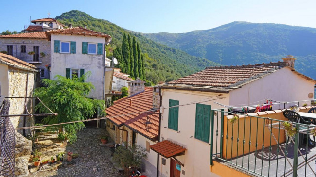 Porzione di casa in vendita a Chiusanico (IM)