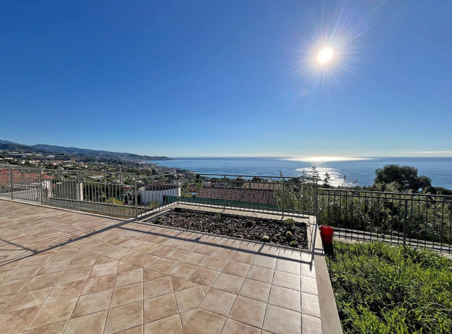 Villa in vendita a Sanremo (IM)