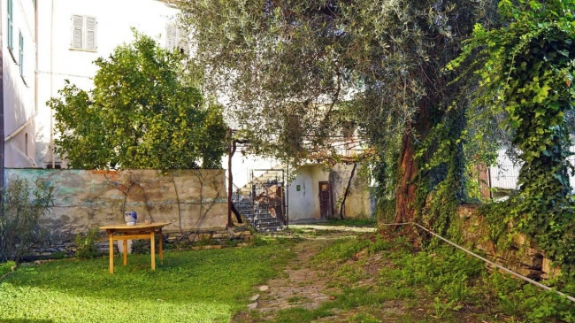 Porzione di casa in vendita a Imperia (IM)