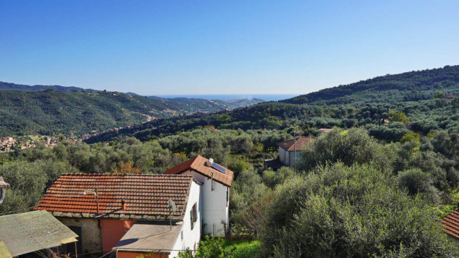 Porzione di casa in vendita a Imperia (IM)