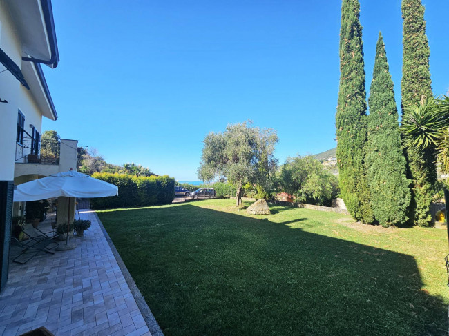 Вилла в продажа в Ospedaletti