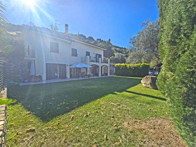 Вилла в продажа в Ospedaletti