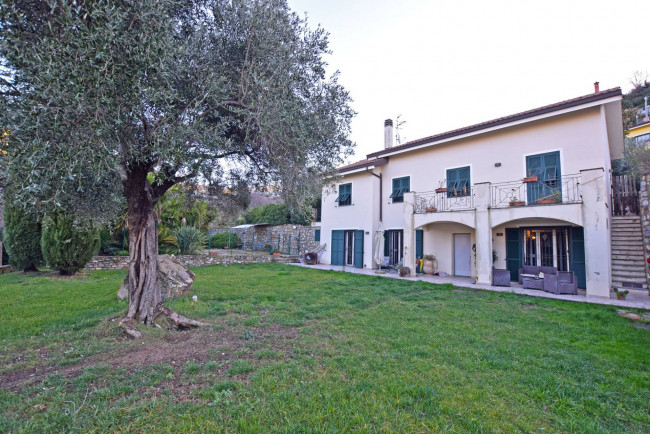 Вилла в продажа в Ospedaletti