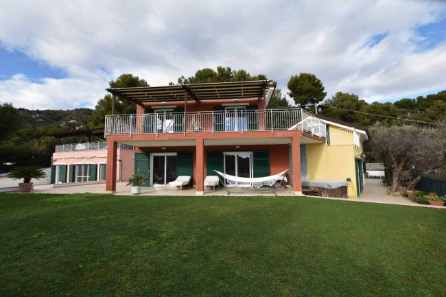 Вилла в продажа в Alassio