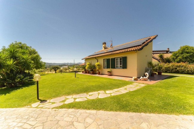 Villa for sale in Cisano sul Neva