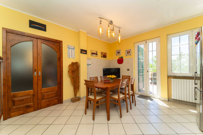 Villa for sale in Cisano sul Neva