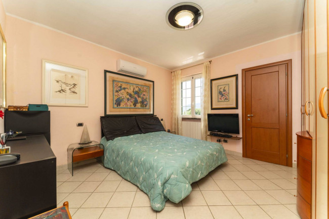 Villa for sale in Cisano sul Neva