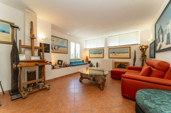 Villa for sale in Cisano sul Neva