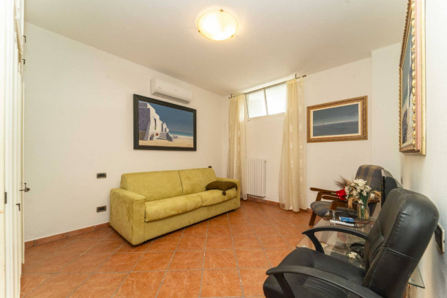 Villa for sale in Cisano sul Neva