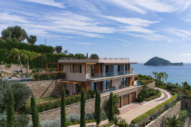 Вилла в продажа в Alassio