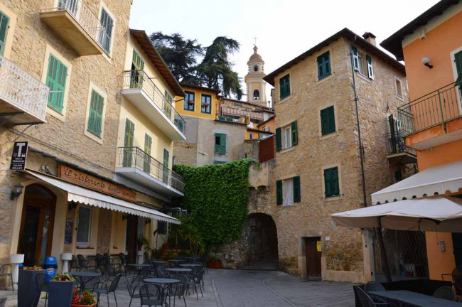 Casa di paese in vendita a Vallebona