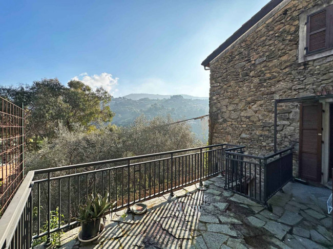 Casa di paese in vendita a Vallebona