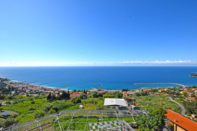 Casa di paese in vendita a Ospedaletti