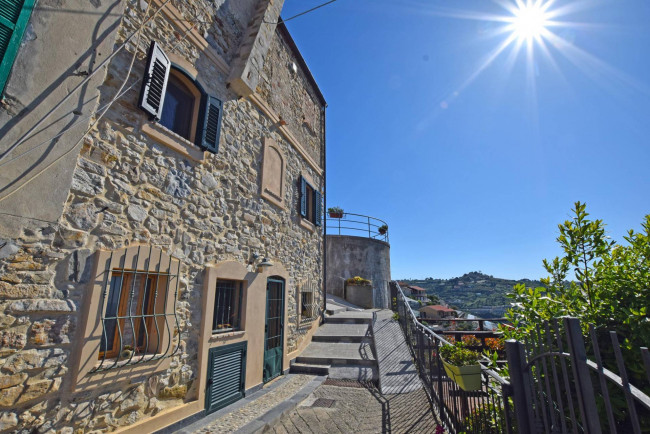Casa di paese in vendita a Ospedaletti