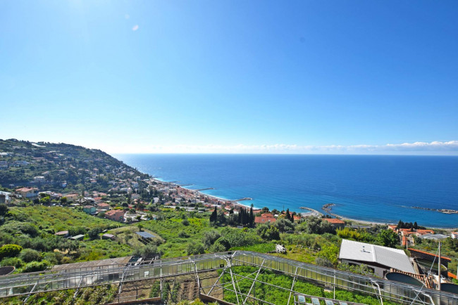 Casa di paese in vendita a Ospedaletti