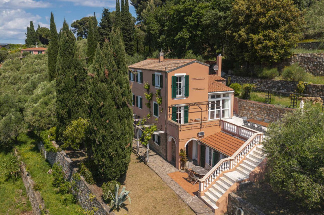 Villa for sale in Imperia