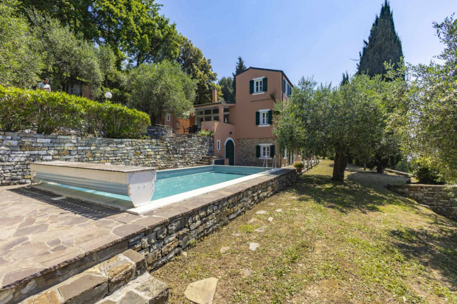 Villa for sale in Imperia