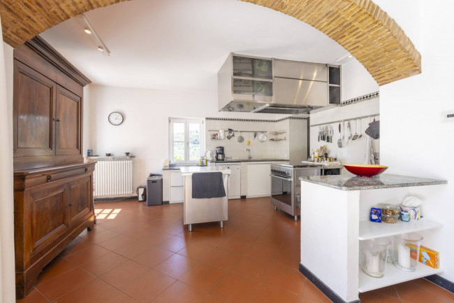 Villa for sale in Imperia