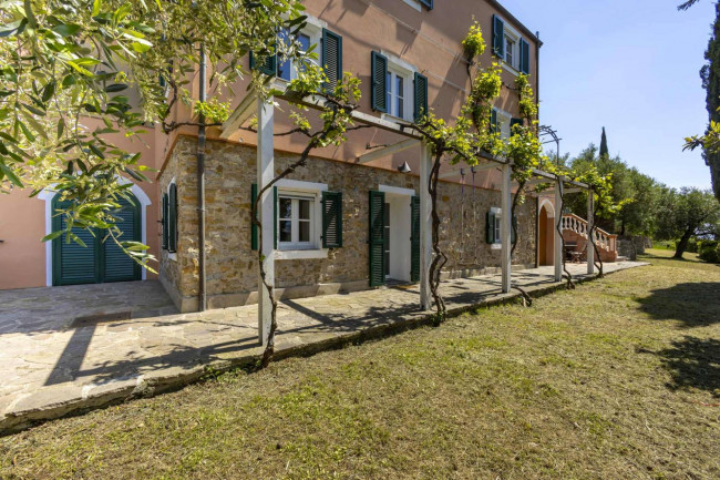 Villa for sale in Imperia