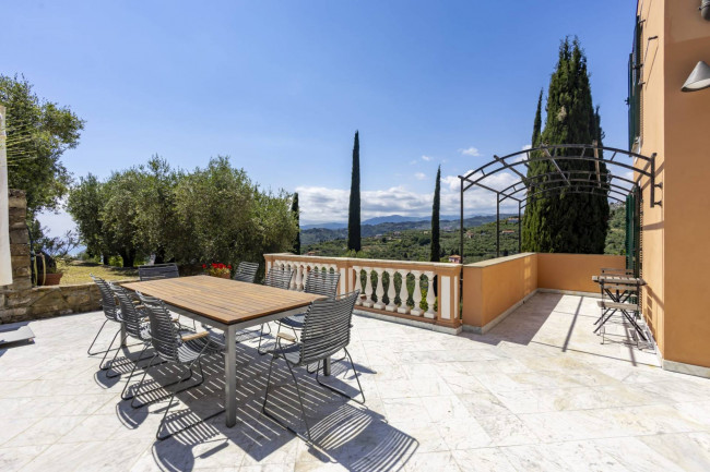 Villa for sale in Imperia