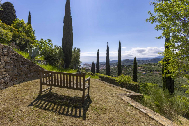 Villa for sale in Imperia